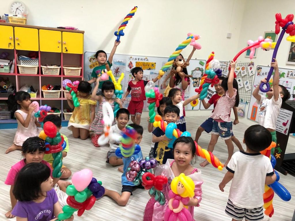 Singapore Balloon Twisting for Kids Party