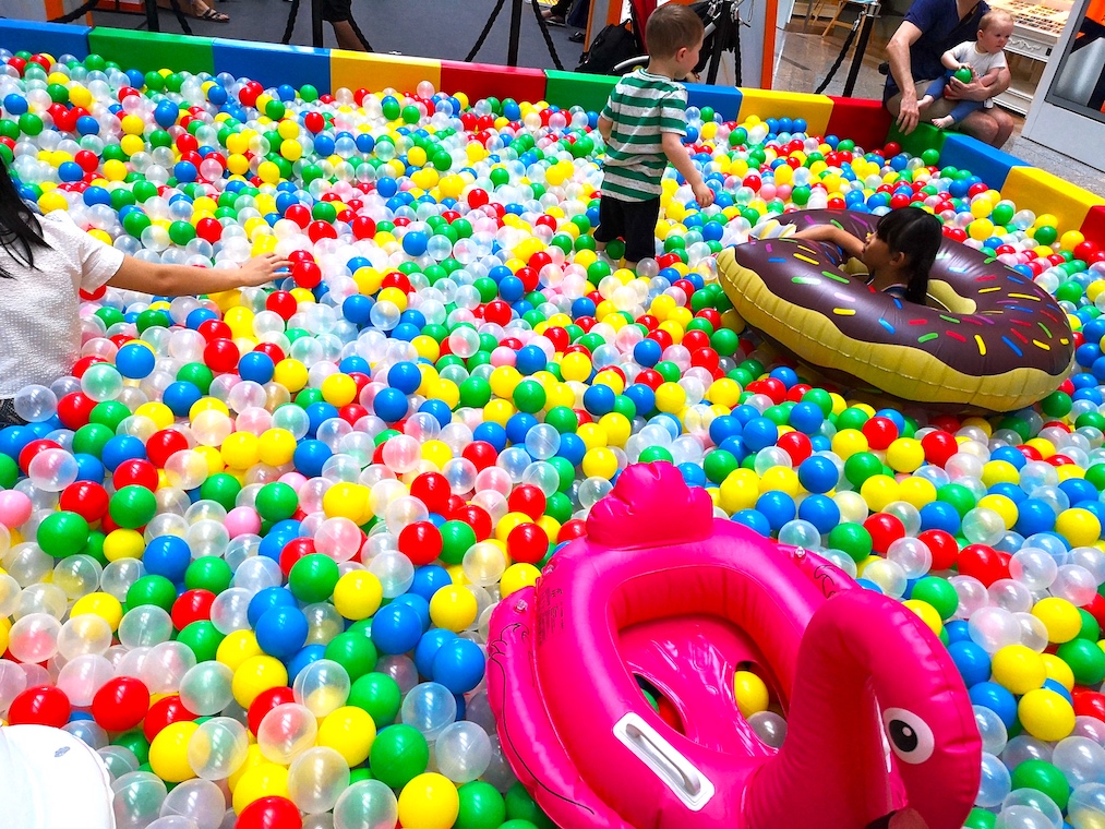 Ball Pit with Floats Rental