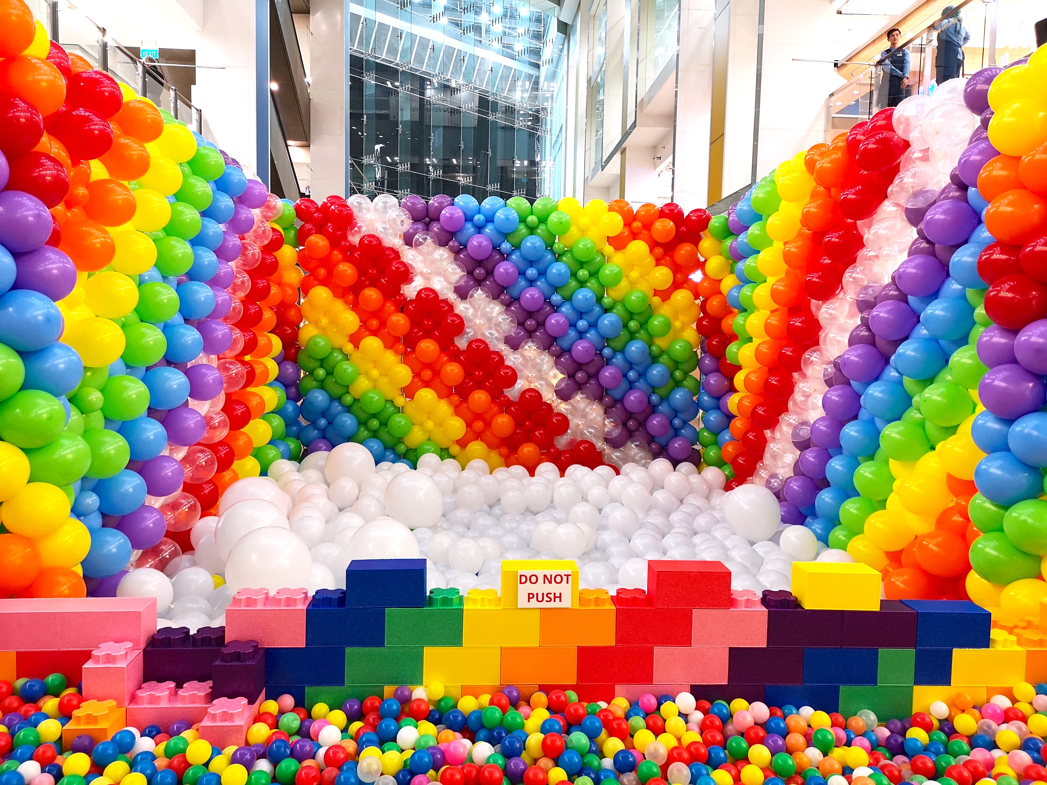 Balloon Rainbow Pit for Hire