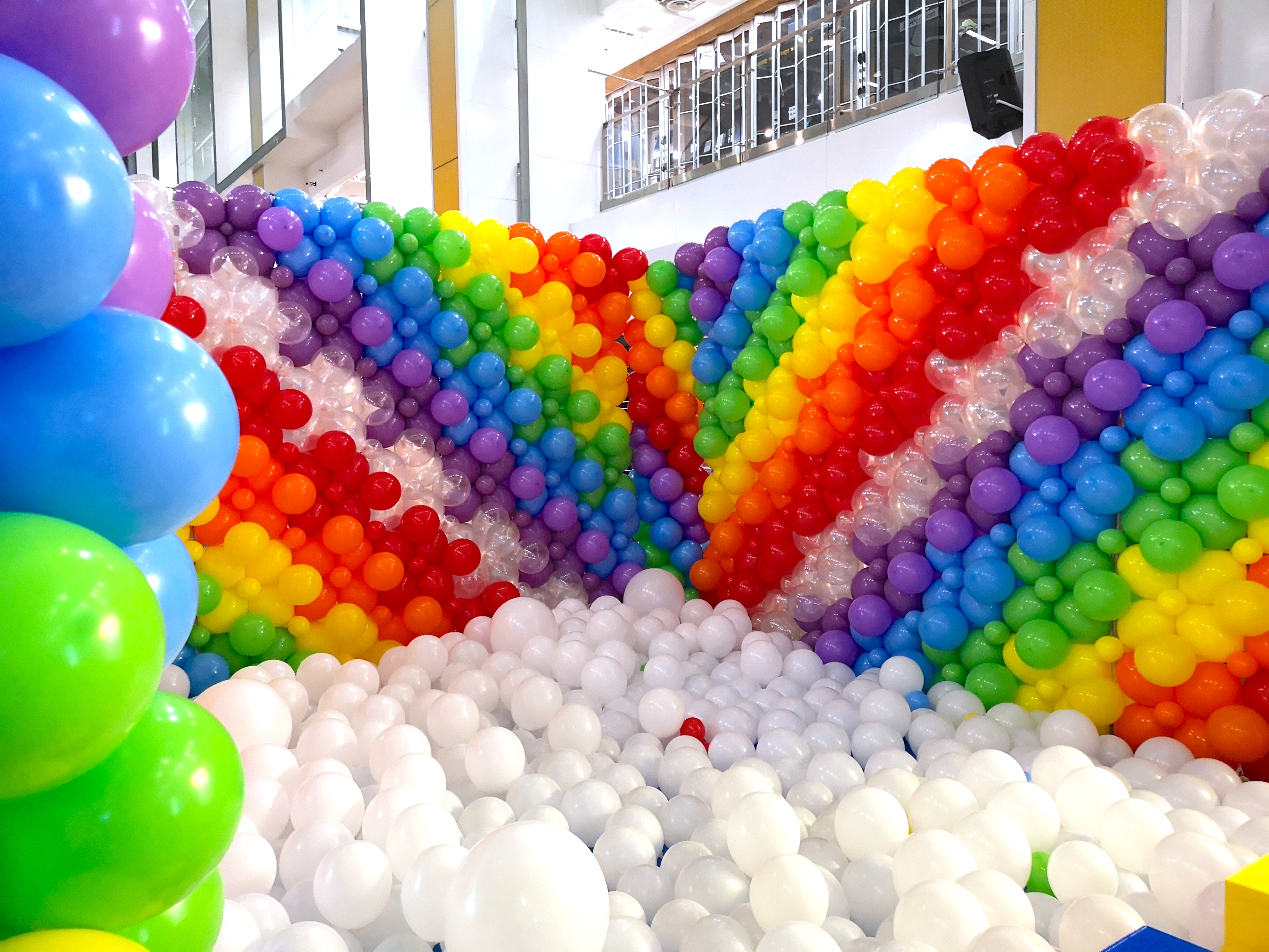 Balloon Rainbow Pit