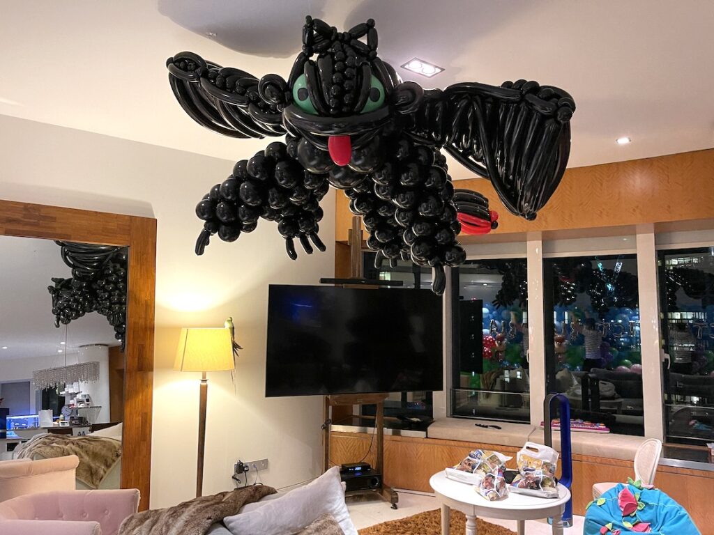 Balloon Toothless Dragon Sculpture