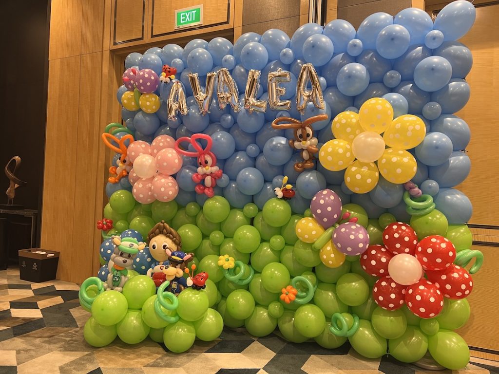 balloon sculpture wall for birthday party